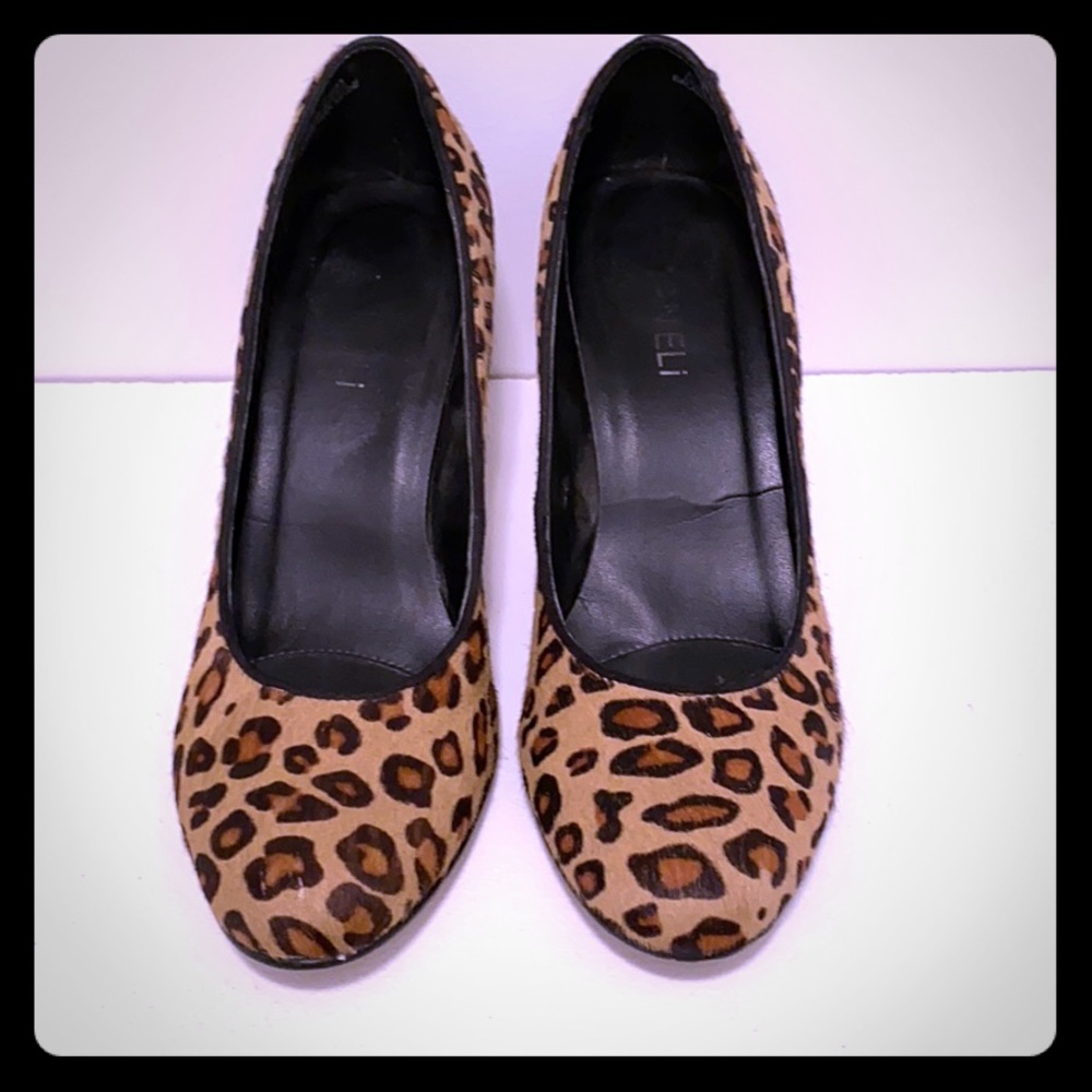 Leopard pumps